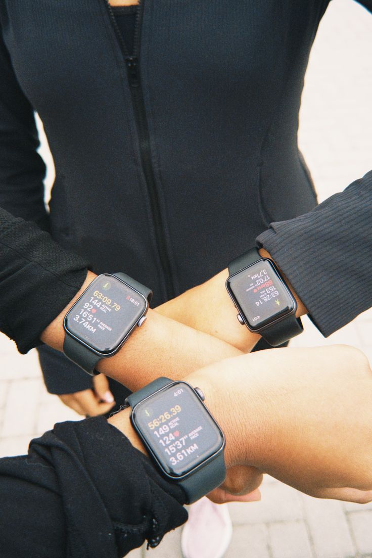 Health Tech vs Intuition: How to Find Balance in a World of Wearables & Constant Tracking